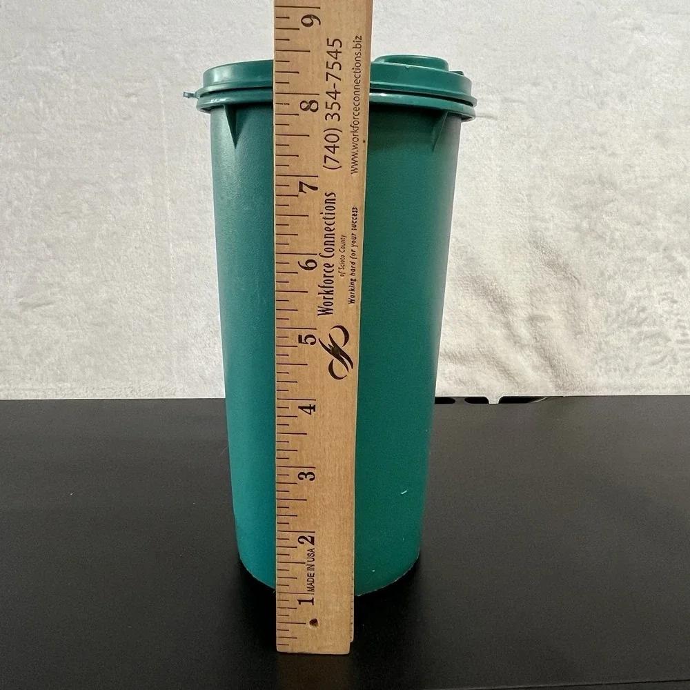 VTG Tupperware Round #563-8 Beverage Pitcher Flip-top Lid A-Tab Teal Green
